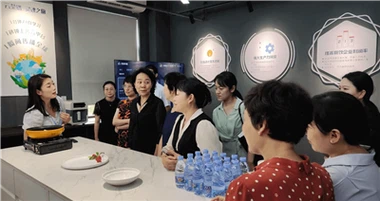 Liderii Federației Femeilor din China și ai Federației Femeilor Urbane au viz...